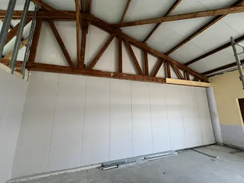 Pose d’une cloison coupe-feu une heure Strueth