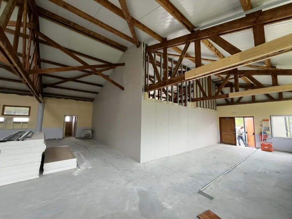 Pose d’une cloison coupe-feu une heure Strueth